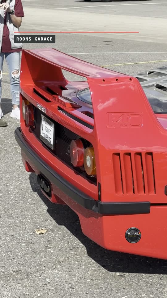Ferrari F40 rear wing up close